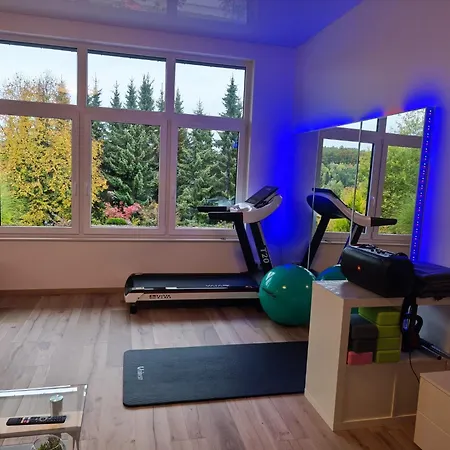 Moderne In Mit Fitnessgeraete アパート *