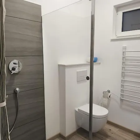 Moderne In Ruhiger Lage Mit Fitnessgeraete Fuer Ihr Workout Zu Hause Drolshagen