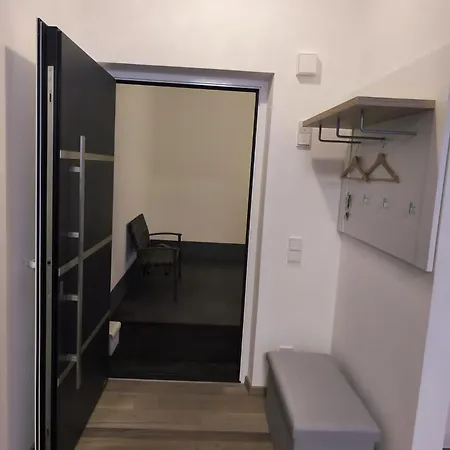 Moderne In Mit Fitnessgeraete Apartment *