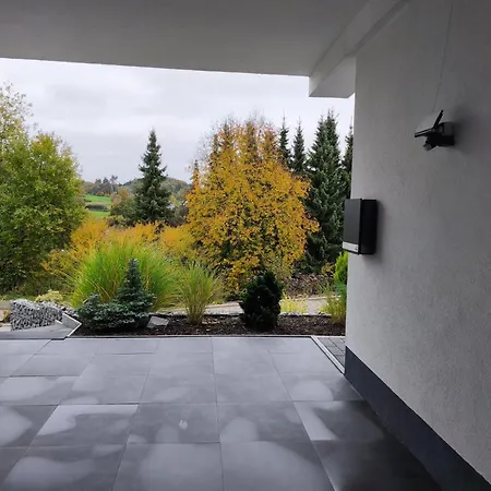 Moderne In Ruhiger Lage Mit Fitnessgeraete Fuer Ihr Workout Zu Hause *