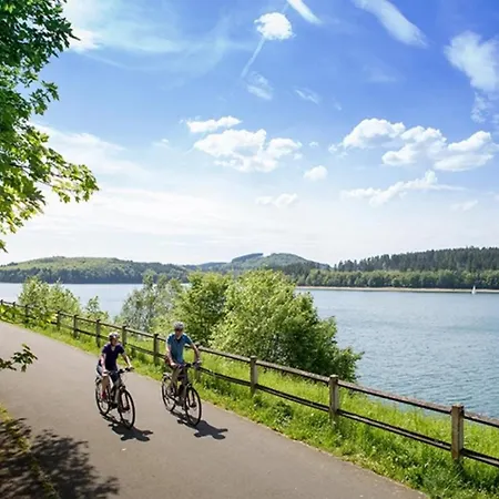 Moderne In Ruhiger Lage Mit Fitnessgeraete Fuer Ihr Workout Zu Hause Drolshagen