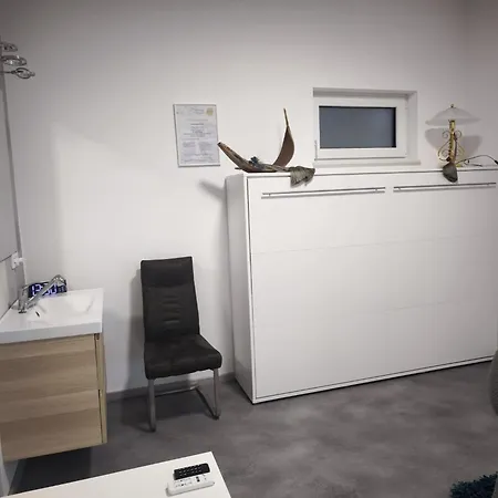 Moderne Ferienwohnung In Mit Fitnessgeraete Appartement *